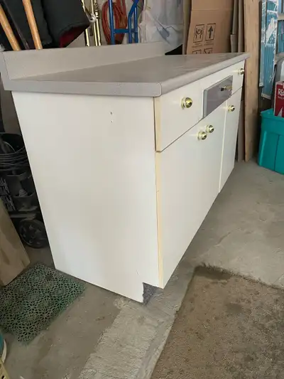 Cabinet with two drawers, three cupboards and a cash drawer. Very good condition. Suitable for home,...