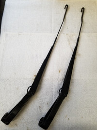 Nissan Pathfinder Frontier Front Windshield Wiper Arms USED