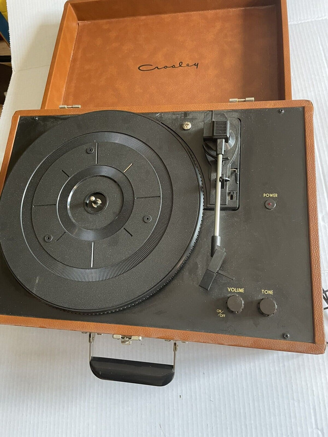 Crosley  CR249 Record Player Without needle needs repair in Other in Mississauga / Peel Region - Image 3