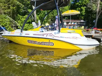 Great little starter boat, trailer included. Has a Monster wake tower and canopy. Rotax 4Tec 155hp 4...