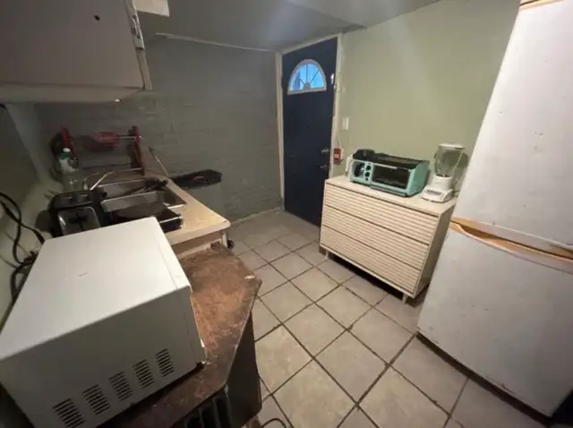 Furnished Basement Room For Rent ($750) (King Street West) in Room Rentals & Roommates in City of Toronto - Image 6