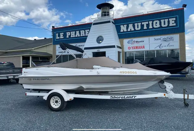 Regal Bowrider 1800 - 4.3 litres in Powerboats & Motorboats in Sherbrooke - Image 3