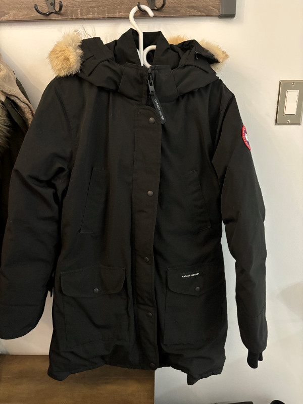 Manteau Canada Goose coat XL in Women's - Tops & Outerwear in City of Montréal