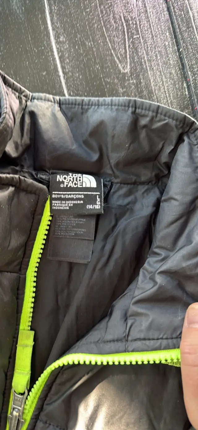 North Face Jacket in Kids & Youth in Calgary - Image 4