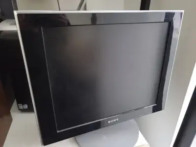Multiple 19" 4:3 monitors for sale, View more