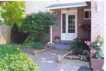 Full detached house with finished basement - Central Newmarket 