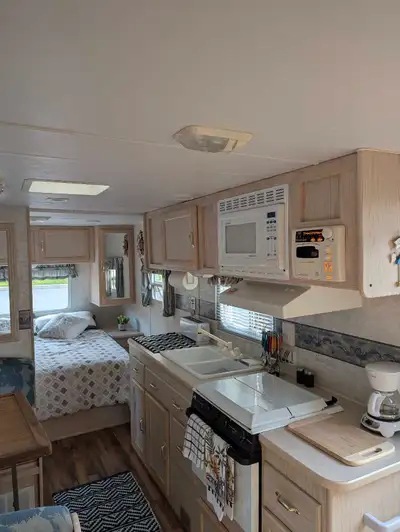 Prêt à camper avec livraison dans un rayon de 75 km autour de Lévis, roulotte de 23 pieds entièremen...