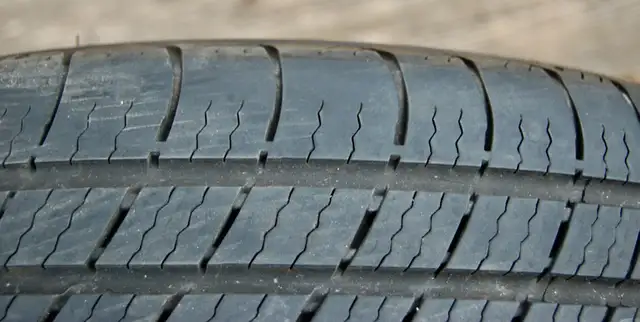 All season tires 205 65 R15 Michelin Defender 205/65/R15 in Tires & Rims in Ottawa - Image 6