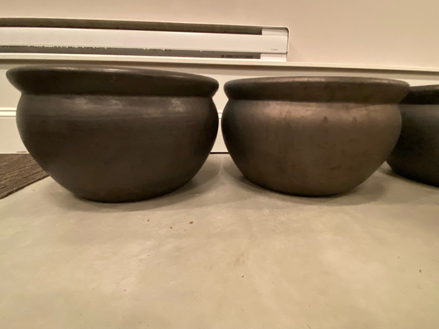 Large Earthenware Low pots x 4  in Outdoor Décor in Edmonton - Image 3