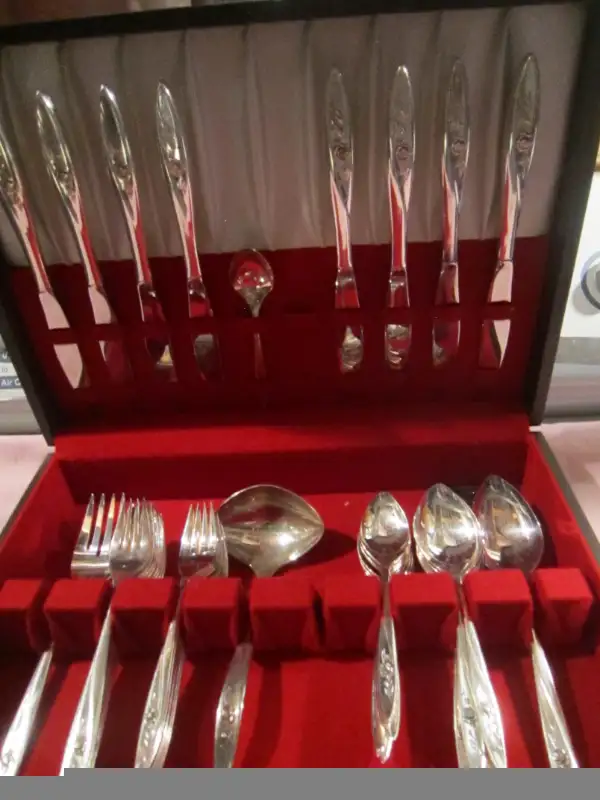 MORNING ROSE silverware set, Service for 8 in Arts & Collectibles in Winnipeg - Image 3