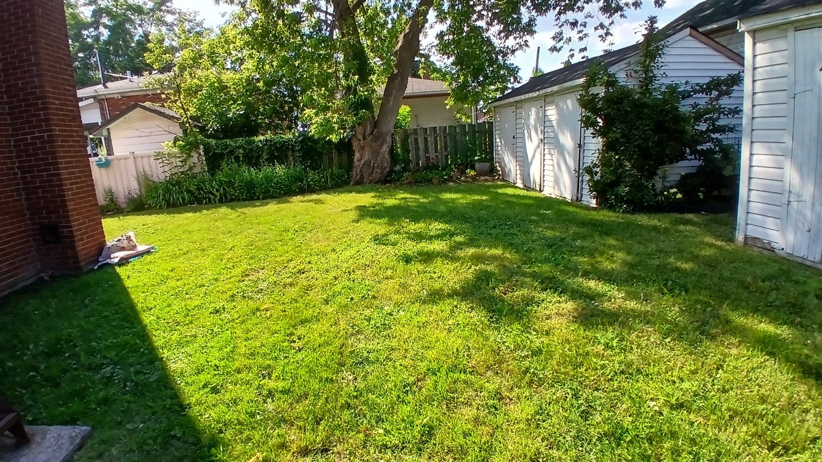 2 Bedroom 4 1/2 Apartment in Longueuil With Parking — photo 1