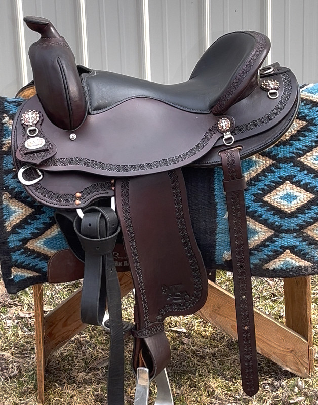 Beautiful Western Saddle 16” in Equestrian & Livestock Accessories in Edmonton