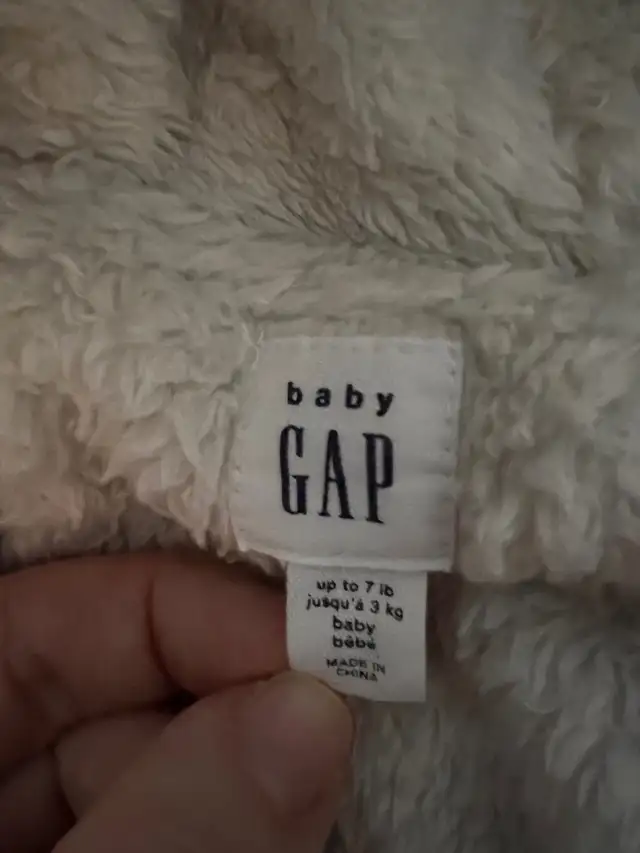 Baby Gap bathing/ snowsuit newborn up to 7 Ibs in Bathing & Changing in Ottawa - Image 5