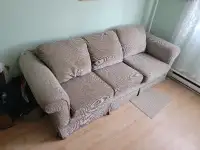 Canapé-lit (sofa bed) très bonne condition, grandeur queen