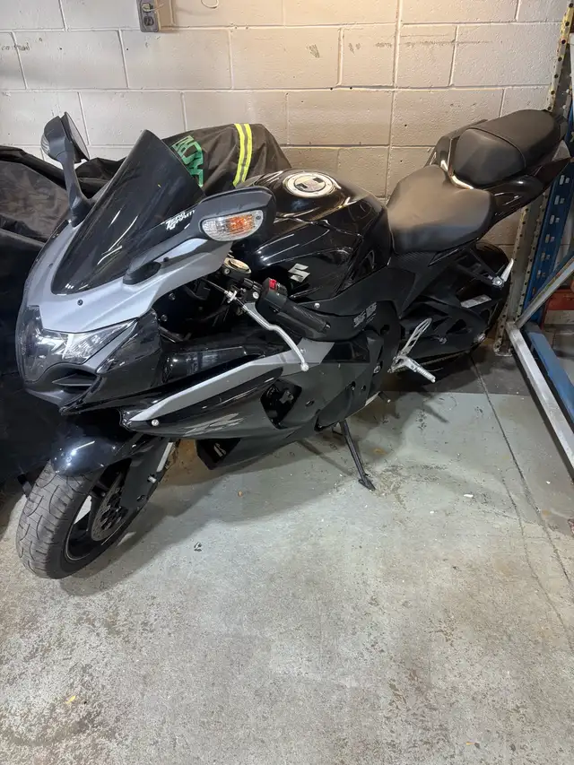 gsxr 1000 in Sport Bikes in Hamilton - Image 5