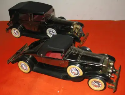 Two Vintage Battery Operated Toy Car AM Solid State Transistor Radio - 1. Old 1928 Lincoln from way...