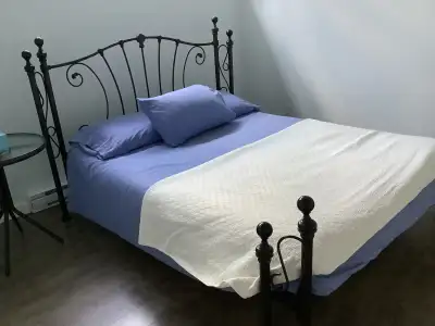 Base de Lit en metal grandeur queen, View more