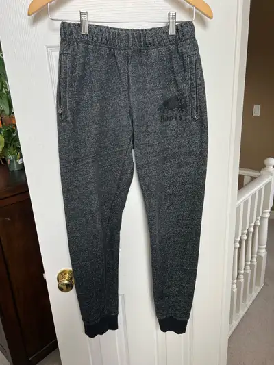 Roots salt and pepper sweatpants in size XS/TP. They're in great condition and super comfy for loung...