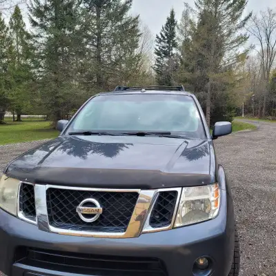 Beautiful nissan pathfinder engine 4.0 (6cyl) 309km run like new dont need anything for the safety....