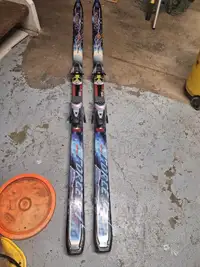 Snow skis