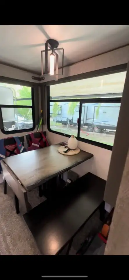 Modern and Beautiful 2021 Hemisphere 378FL Loft Camper in RVs & Motorhomes in Regina - Image 7