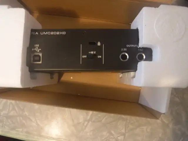 Behringer U-PHORIA UMC202HD USB AUDIO INTERFACE in Pro Audio & Recording Equipment in Hamilton - Image 4