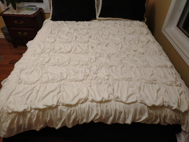 Bamboo Comforter for bed in Bedding in Norfolk County