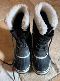 Sorel Women’s size 8 Caribou winter boot like new