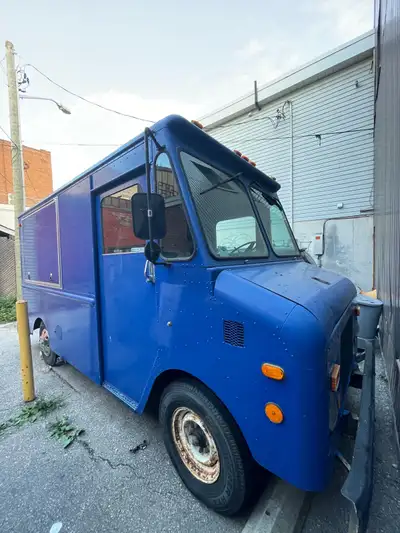 GMC Grumman TP3 1978 Propane operated truck passed from TSSA Comes with 2 x Electric fryer's 1 × Ele...