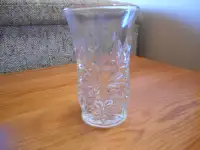 Vase décoratif en verre taillé