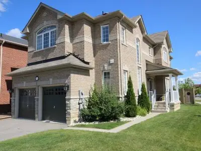 AVAILABLE September 2025! We are offering our spacious 5 Bedrooms, 5 Washrooms, two storey single fa...