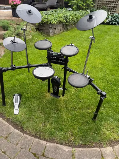 Roland TD-4 | Excellent condition | Pearl kick pedal, View more