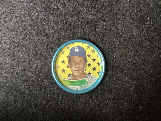 PRICE DROP - Topps 1989 OREL HERCHISER metal coin in Arts & Collectibles in Mississauga / Peel Region - Image 2
