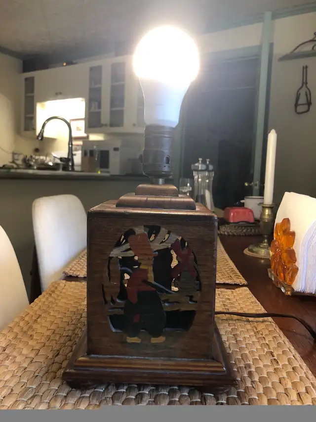 Vintage Wood Folk Art Hand Carved & Hand Painted Desk Lamp in Arts & Collectibles in City of Toronto - Image 4