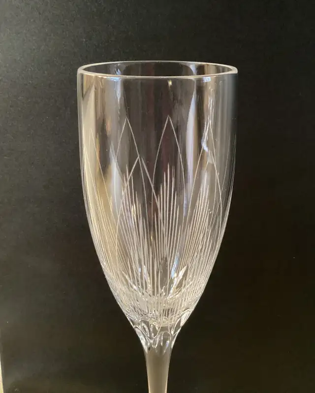 4 Gorgeous Crystal Champagne Sparkling Wine Flutes Glasses in Kitchen & Dining Wares in West Island - Image 4