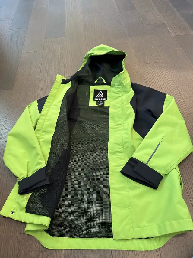 Youth size M Ripzone waterproof Rain Coat in Kids & Youth in St. Albert - Image 5