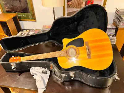6 String Fender Electric guitar, with built in tuner. Excellent beginner guitar. Also have a Squier...