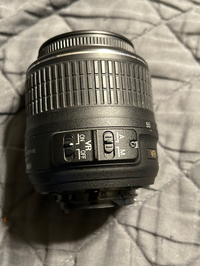 Nikon AF-S DX NIKKOR 18-55mm F3.5-5.6G VR Zoom Lens for F Mount in Cameras & Camcorders in Oshawa / Durham Region - Image 2