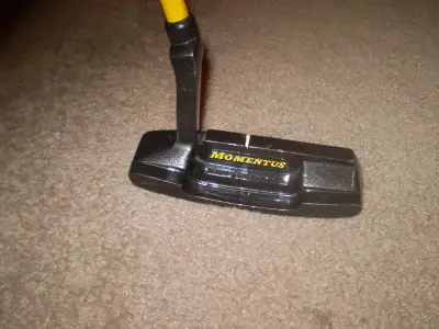MOMENTUS PRACTICE PUTTER ( R/H ) Factory Grip  /35" / Nice Cond., View more