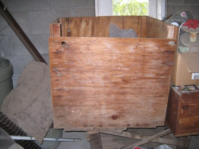 REDUCED Large Primitive Reclaimed Wood Box/Crate?  early 1900's in Arts & Collectibles in City of Toronto