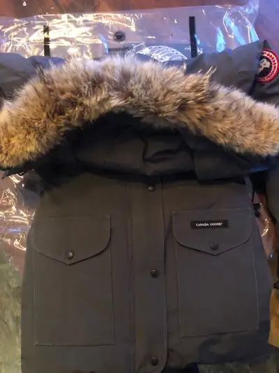 women’s Canada goose S, View more