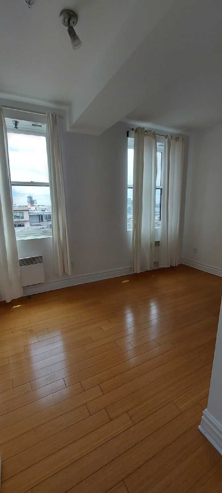 Lease Transfer 5 1/2 3 bed 2 bath Old Port — photo 2
