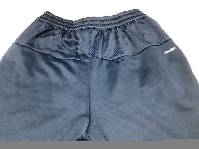 Short neuf adidas in Kids & Youth in Longueuil / South Shore - Image 8
