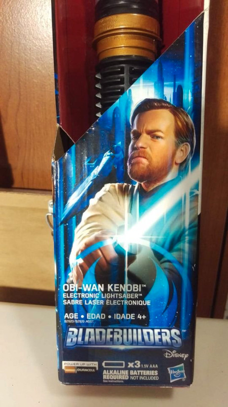 STAR WARS 2015 Obi-Wan Kenobi Electronic Lightsaber IOB Hasbro in Arts & Collectibles in Kingston - Image 3