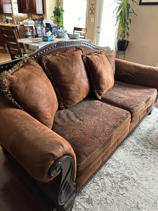 Full Set Sofa Need to Move Asap in Chairs & Recliners in Strathcona County - Image 2