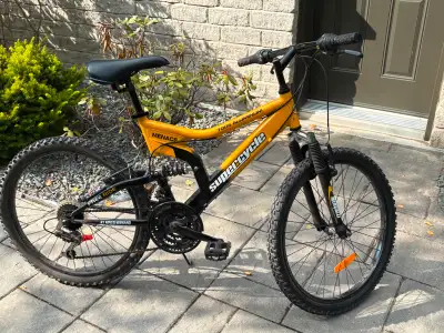 Vélo de sentier/montagne 24 po de marque Supercycle - Menace, View more