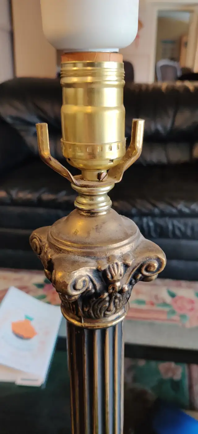 Antique Vintage Table Lamp in Indoor Lighting & Fans in City of Toronto - Image 5