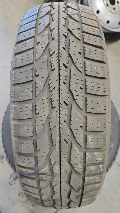 4 pneus d'hiver P205/60/16 92S Firestone Winterforce 2 47.5% d'usure, mesure 6-7-6-6/32 205/60/16, P...