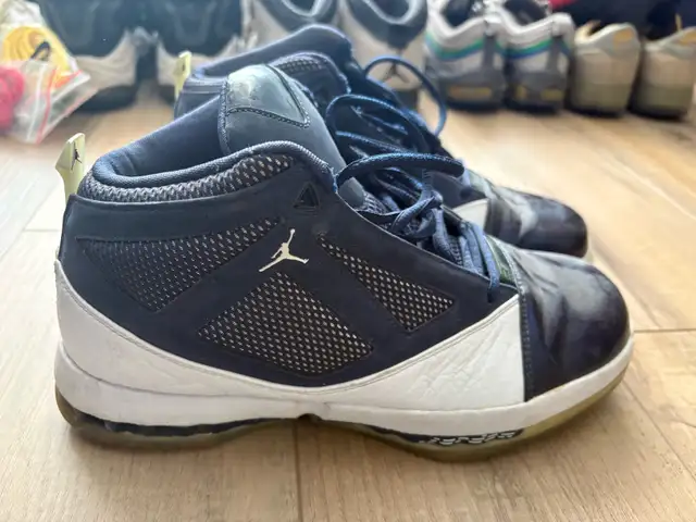 Size 8 - Jordans & Nike Sneakers in Men's Shoes in Mississauga / Peel Region - Image 5