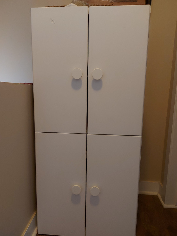 A vendre armoire blanche Commodes et armoires Ville de Montréal